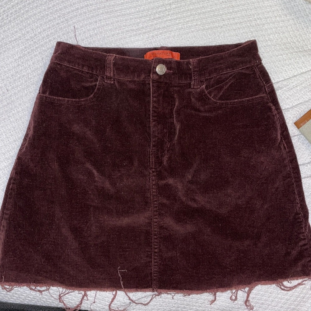 Maroon signature 8 size small corduroy miniskirt